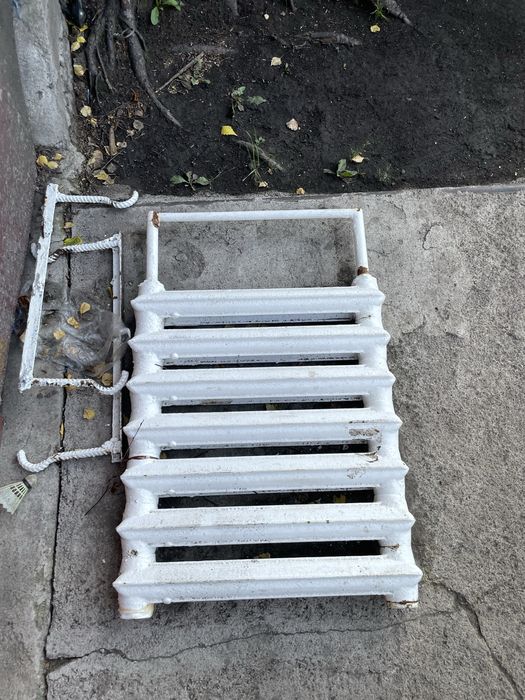 Продам чугунный радиатор