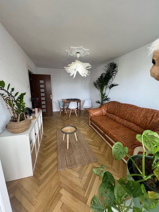 Apartament 3 camere, 3 debarale, balcon mare, etaj 8/10 cu lift