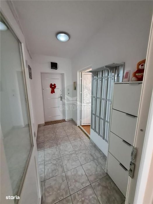 Garsoniera decomandata balcon pivnita zona Autogara Turnisor