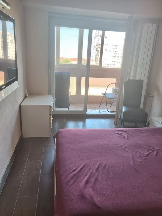 Închiriez apartament Samanta în zona Polivalentă etaj 7-6 ,coborător