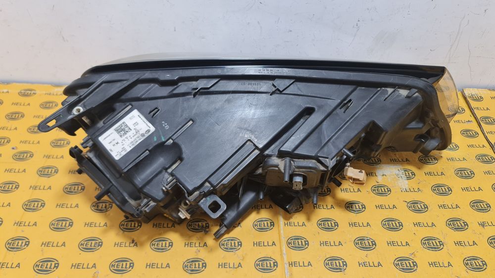 Far stanga xenon led VW Touareg 2 7P facelift 7P1941751B