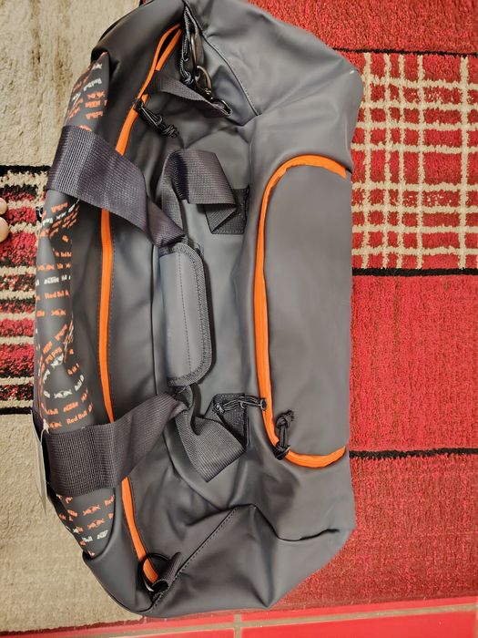 Geanta sport Red Bull noua. Dimensiuni.. L50 lățime 30.si adâncime 25