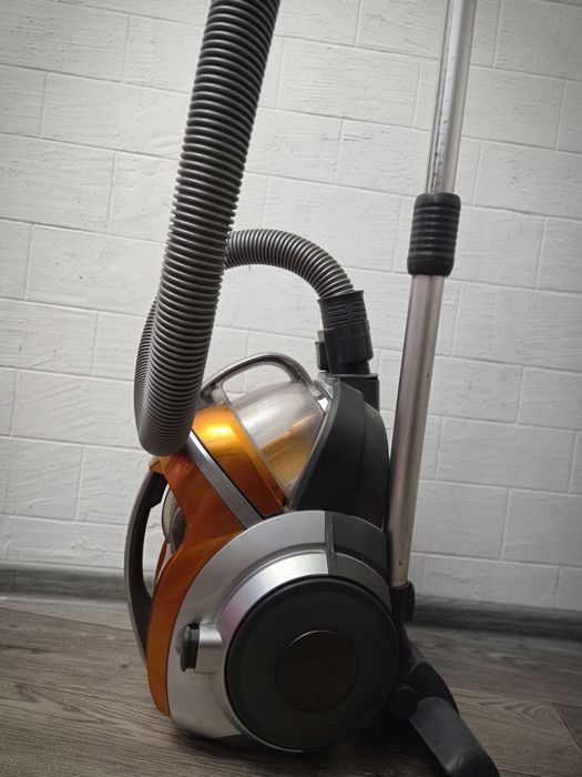 Продается пылесос LG