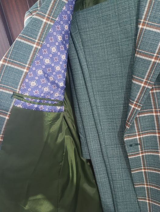 Vând costum Renzo Martinelli