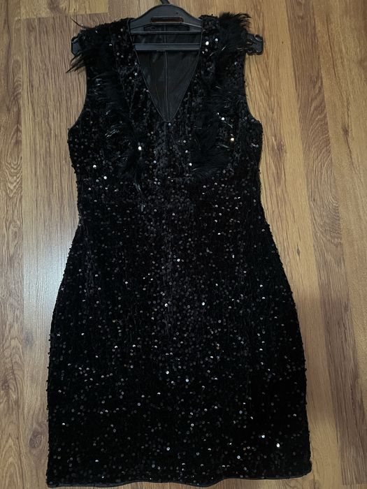 Рокля с паети и пера