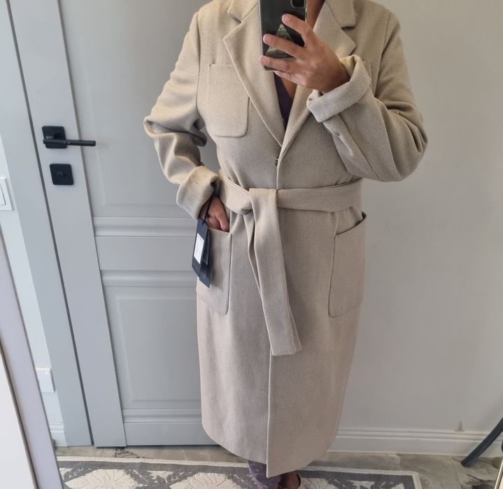 Абсолютно новое пальто