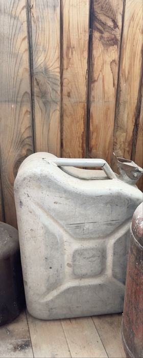 Канистра , цена 4000