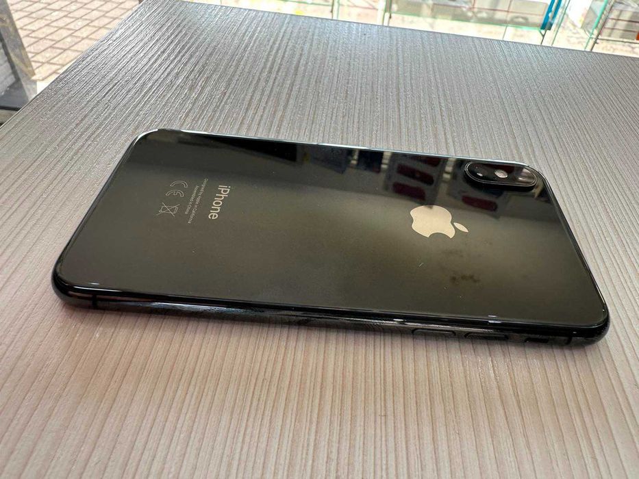 Телефон iPhone XS