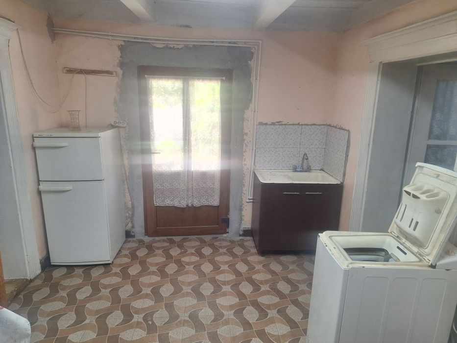 Inchiriez apartament la casa