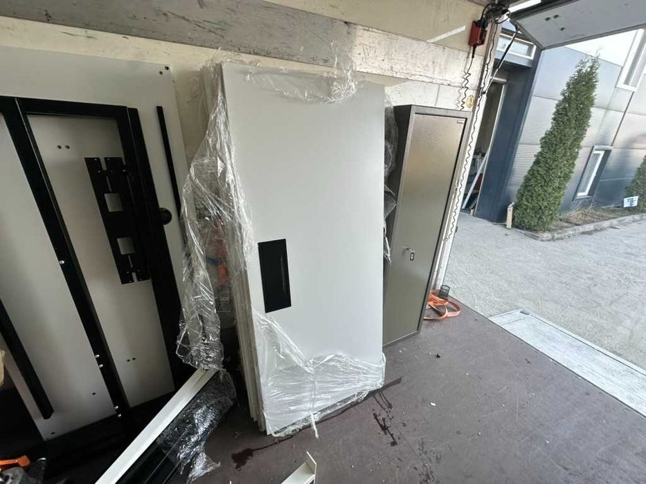 Офис бюро 160×70 с метална конструкция и регулируема височина