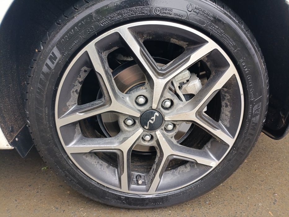 Продам резину лето  17