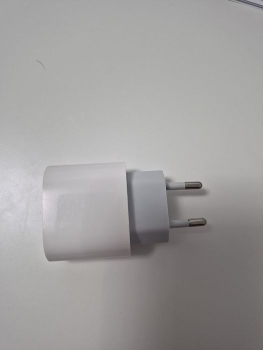 Vand huse folii si adaptor pentru iphone 16