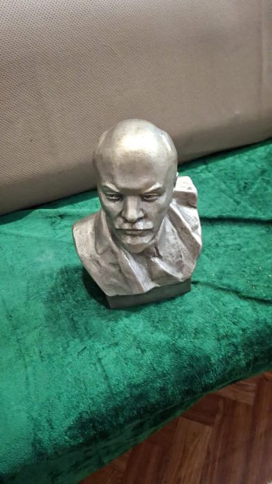 Продам статуетку В.И ЛЕНИНА