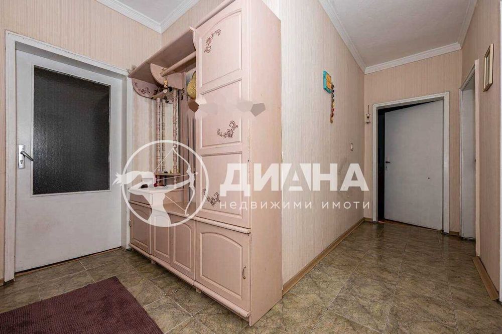 Продава се Четиристаен апартамент в Пловдив, Младежки Хълм - 126 кв.м за 1572 €/кв.м - Снимка #4