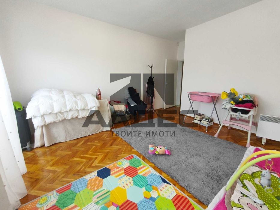 Дава се под наем Тристаен апартамент в София, Център - 115 кв.м за 947.58 € - Снимка #10