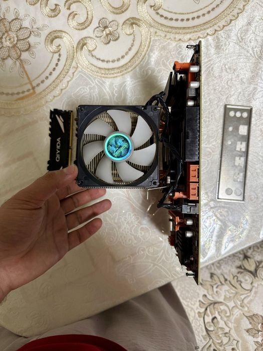 Продается Qiyida X99 E5-H9 + Xeon E5 2666v3 +DDR4 3200MHz 2x8 16GB