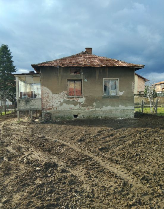 Продава къща в гр.Кочериново