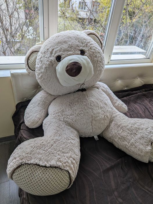 Голям плюшен мечок
