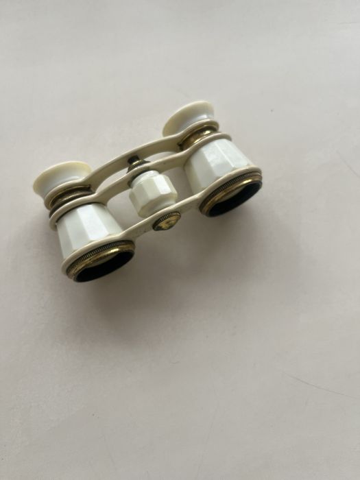 Продам совесткий театральный биноколь