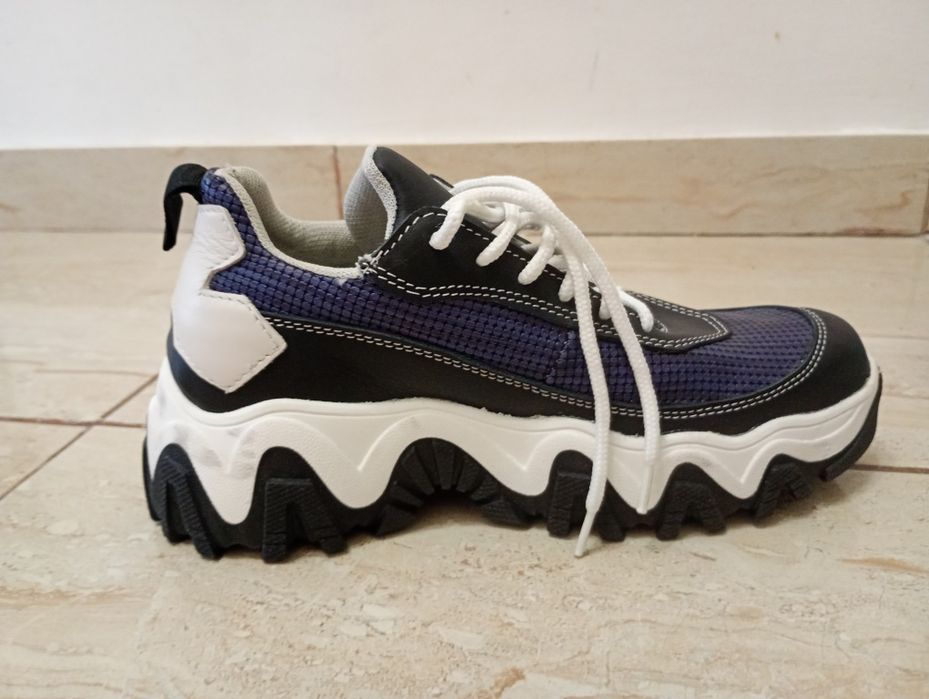 Bontimes adidași noi, mărimea 37