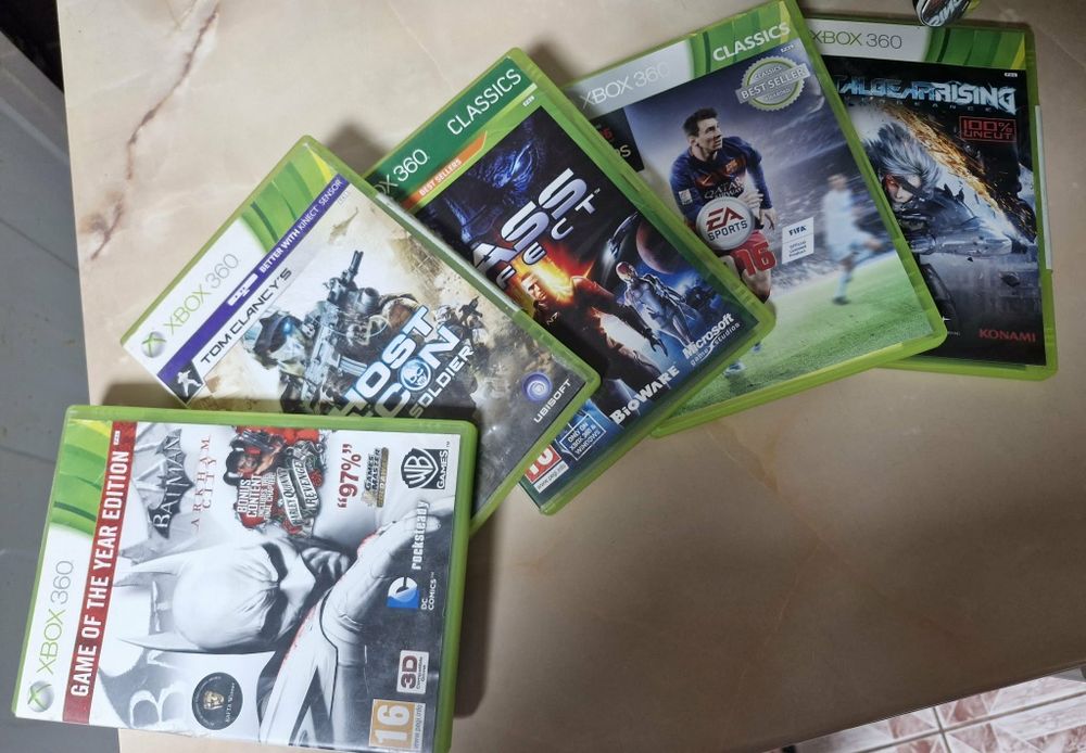 Xbox 360 Slim fullbox bonus Minecraft +Fifa și altele