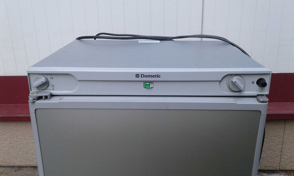 Kъмпинг хладилник  каравана Газ 12v 220v