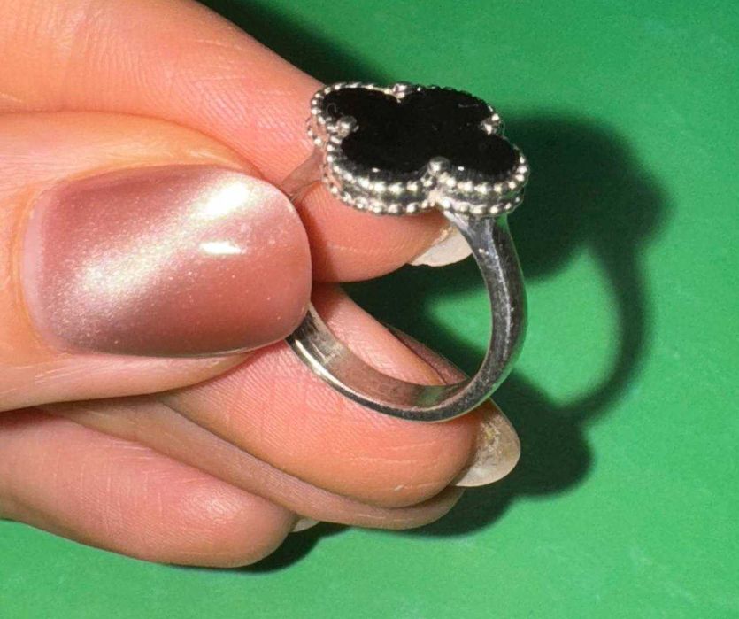 Серебр. кольцо - Van Cleef & Arpels Alhambra. проба - 925 РАЗМЕР - 17