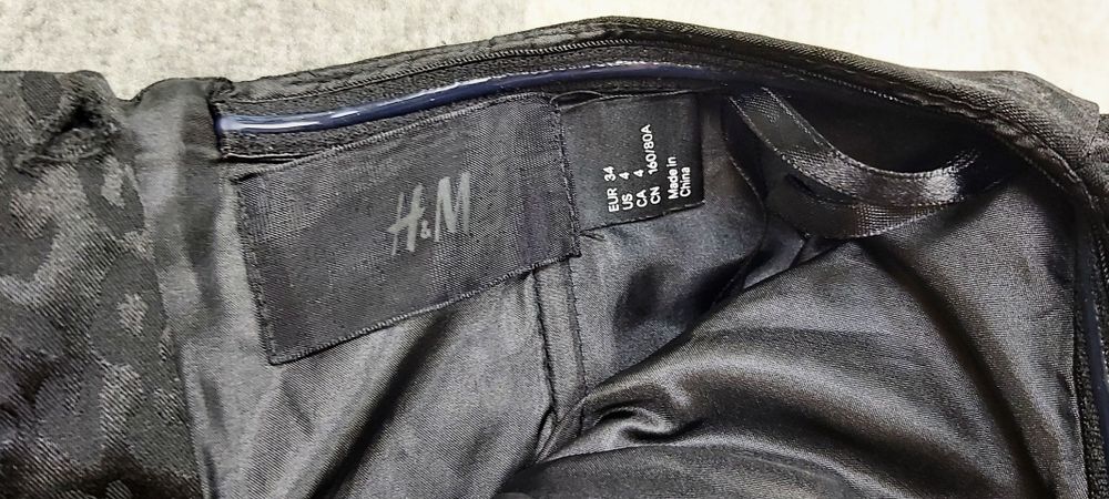 Малка черна рокля H&M