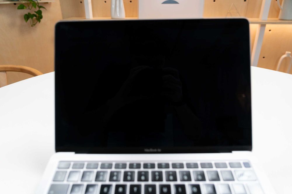 Apple MacBook Air M1 13” – 8GB RAM, 256GB SSD, Space Grey