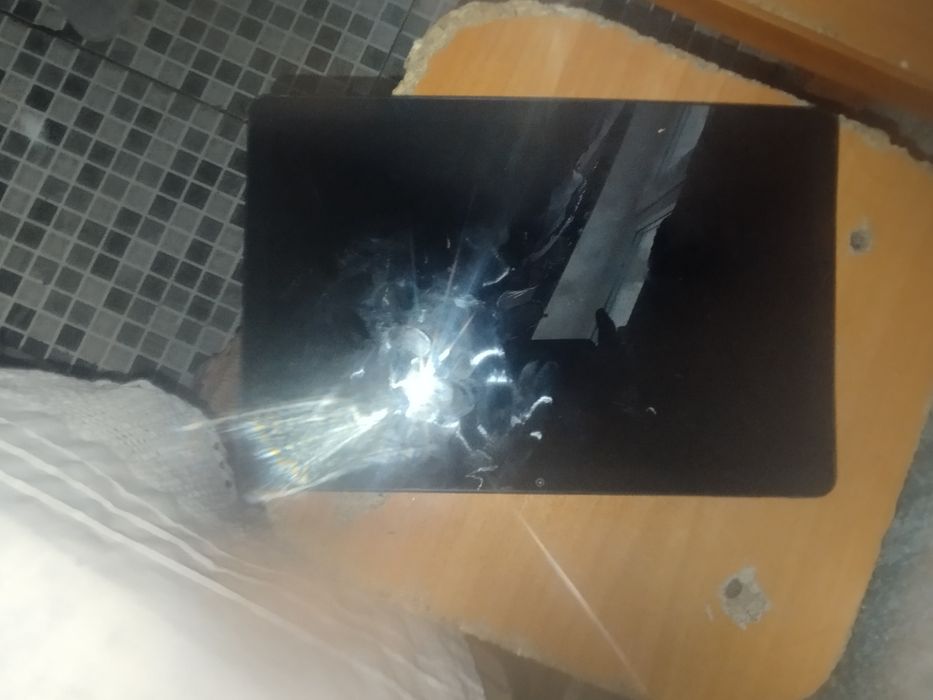 Tabletă funcțională doar de o ții în priză dau la schimb pe un telefon