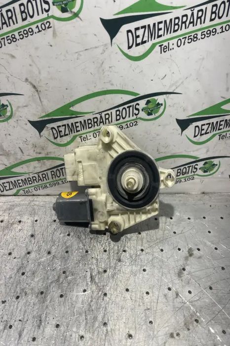 Motoras macara geam fata dreapta Volkswagen VW Golf 2006