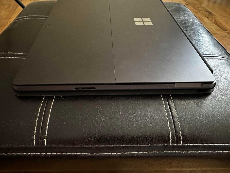 Microsoft Surface pro 9 - Счупен дисплей, но работи перфектно