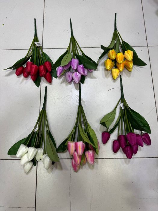 Suniy gulla lola va boshqa gullar