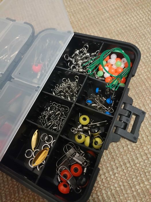 Set complet unelte pescuit – 257 piese