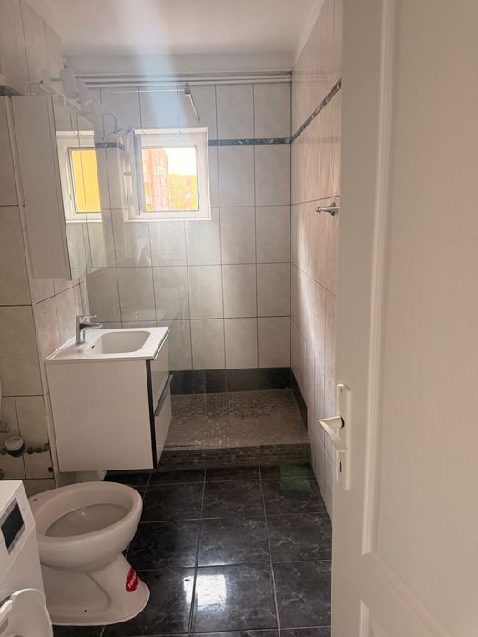 Apartament Central (Piata Mica), 3 camere decomandate, 2 balcoane, centrala proprie, etaj 1