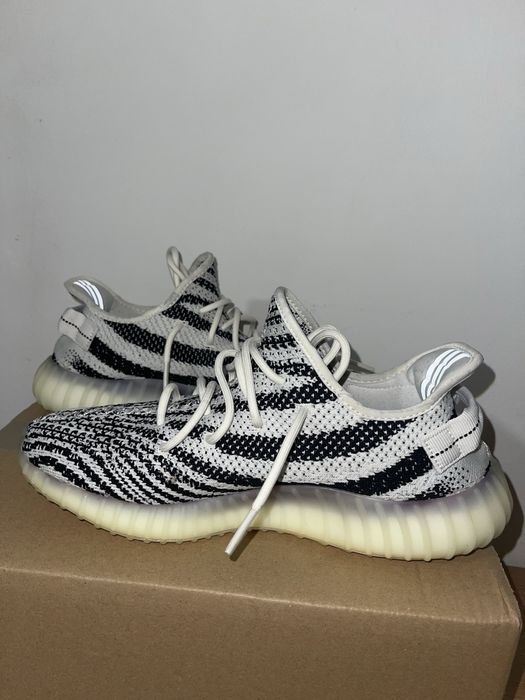 Yeezy Boost 350 v2 Zebra