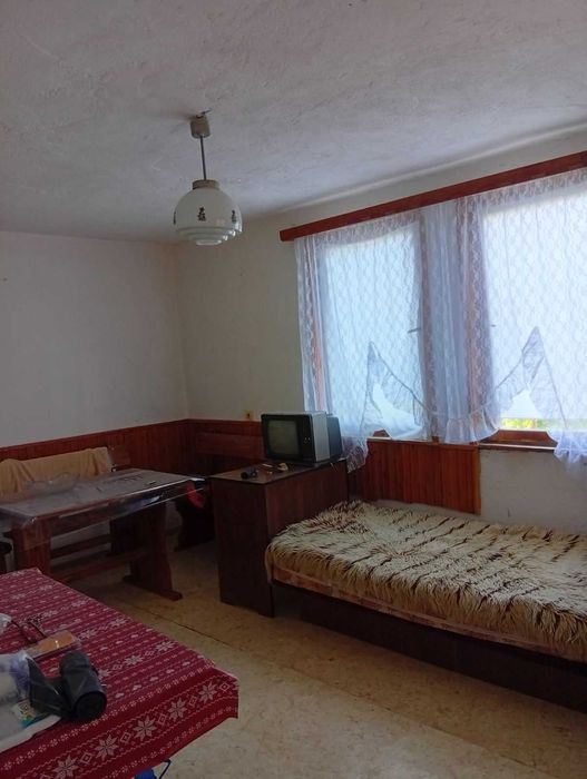 Къща 86 РЗП с 744кв.м двор в село Горнослав,Община Асеновград