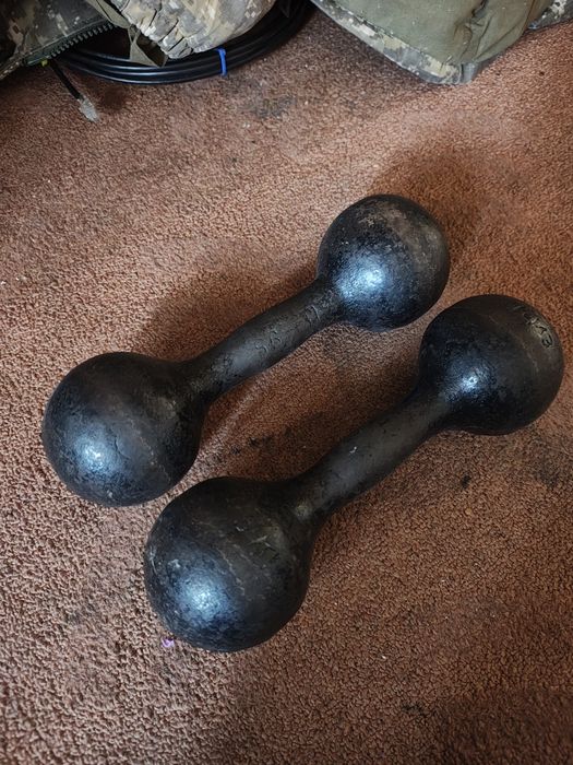 Гантели по 5 кг в отличном состоянии