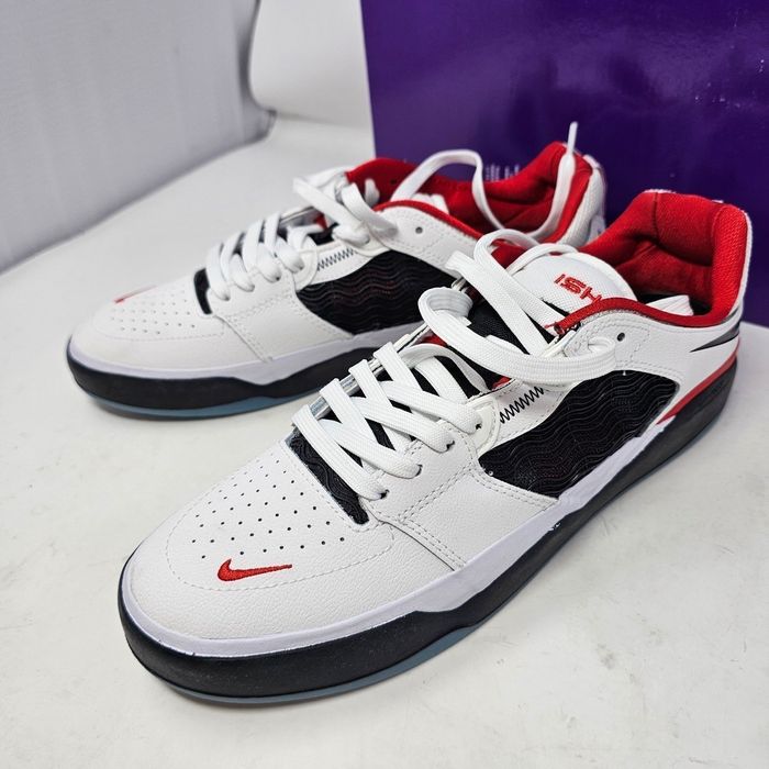 Спортни кецове Nike.