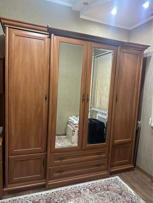 Шифоньер с зеркалом