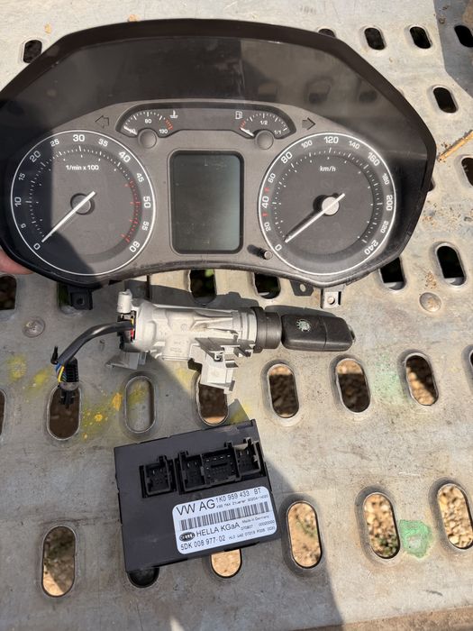 Kit chit pornire ceasuri albe maxidot contact cheie skoda octavia 2 motor 2.0 TDI BMM