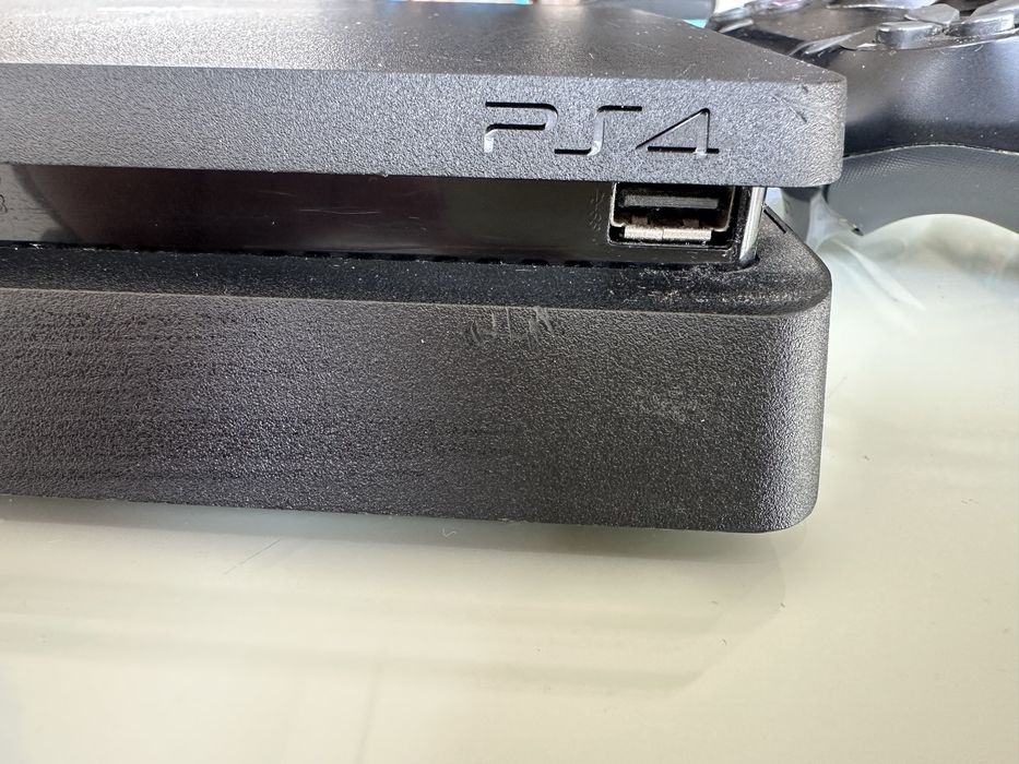 Продавам Playstation 4