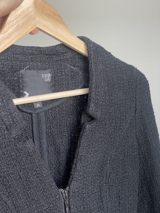 Черна дамска жилетка с цип