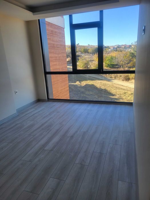 гр.Текирдаг Турция НОВ ТРИСТАЕН апартамент и две парко места