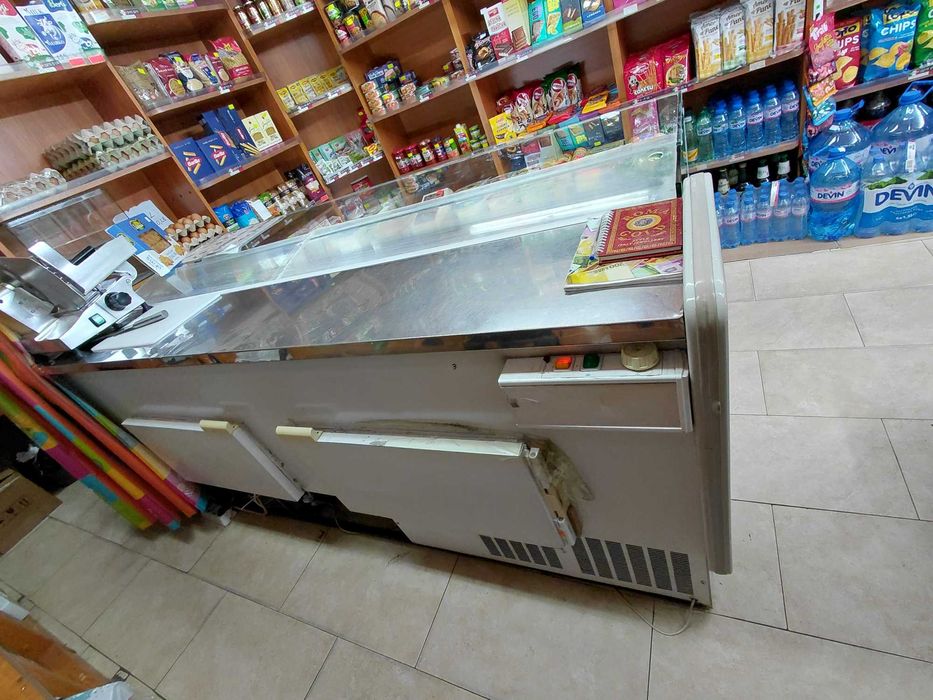 Хладилна витрина