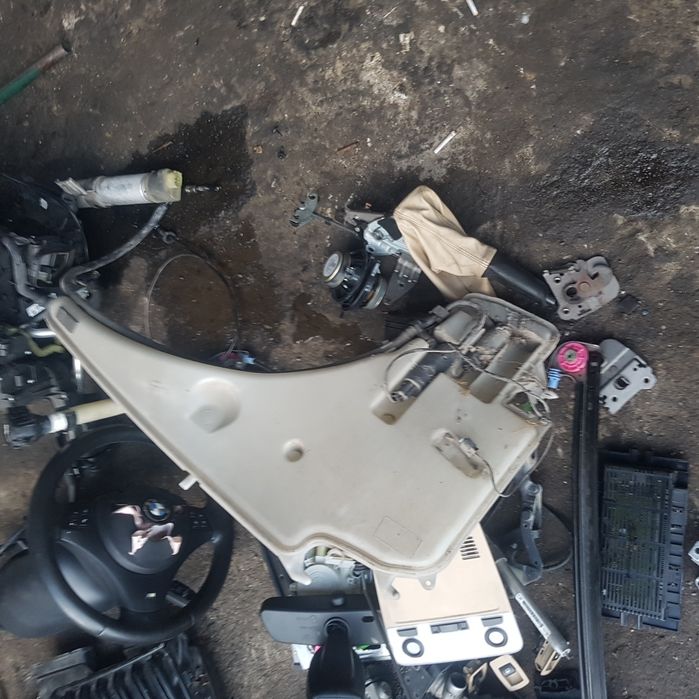 Казанче течност за чистачки за БМВ е90