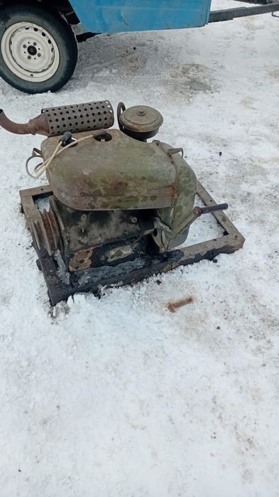 Продам мотор на бензине