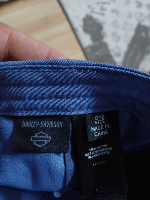 Оригинални шапки, маркови.