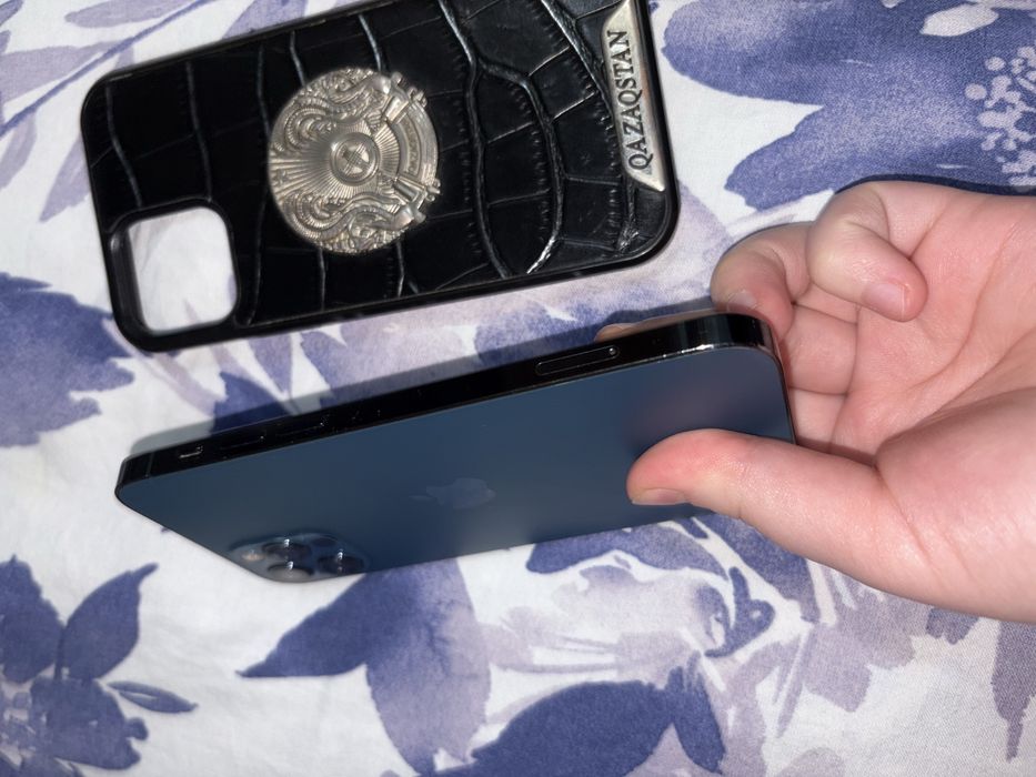 Продам Айфон 12про 256гб