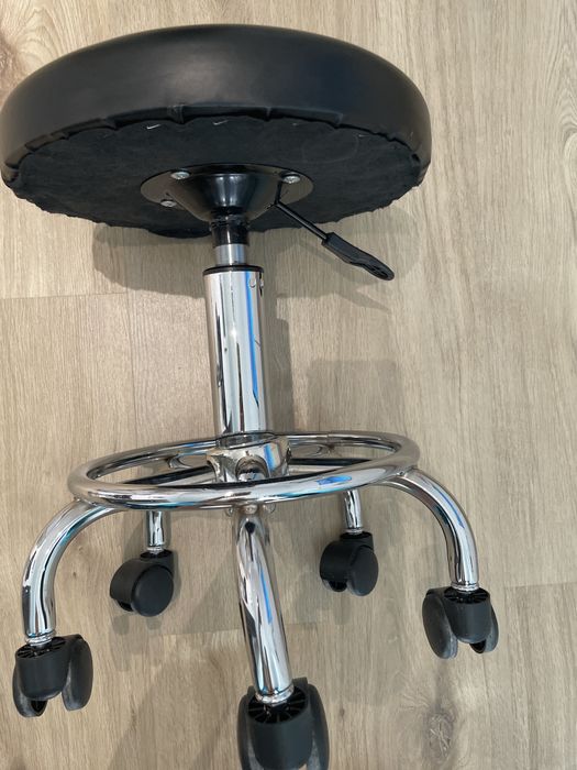 Scaun cu roti cosmetica, pedichiura, manichiura